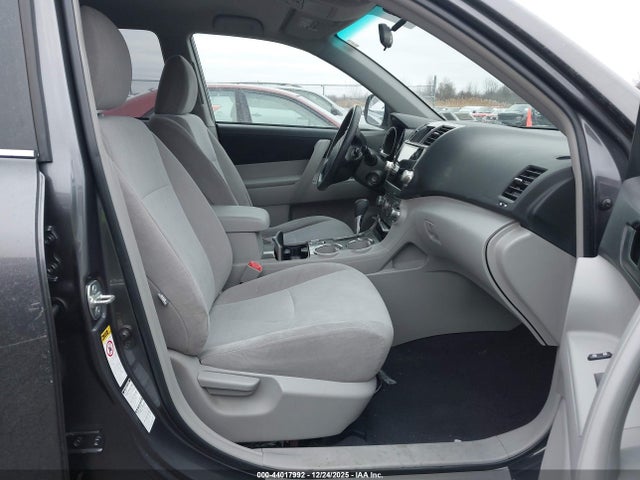 Toyota Highlander Base V6