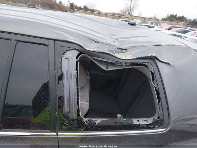 Toyota Highlander Base V6