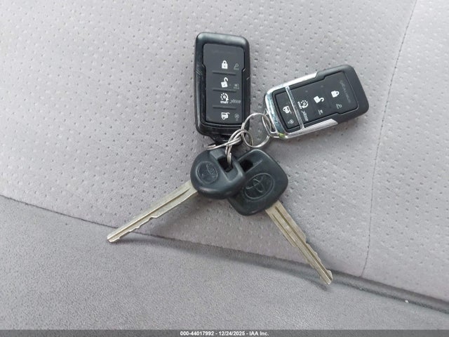 Toyota Highlander Base V6