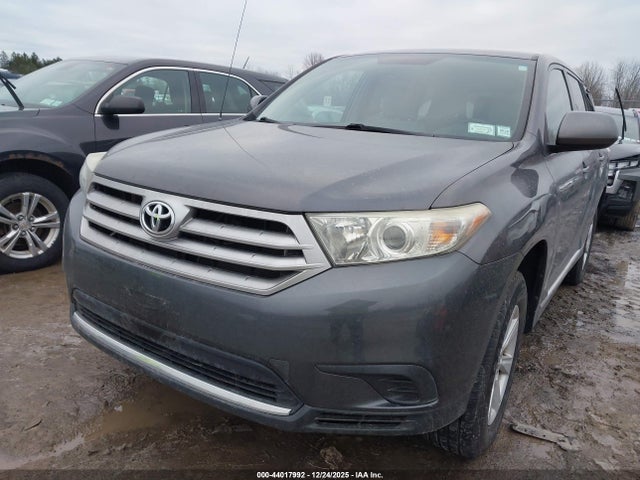 Toyota Highlander Base V6
