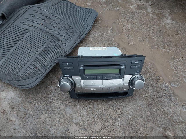 Toyota Highlander Base V6