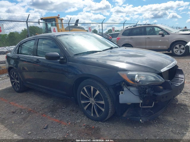 Salvage Chrysler 200 Image