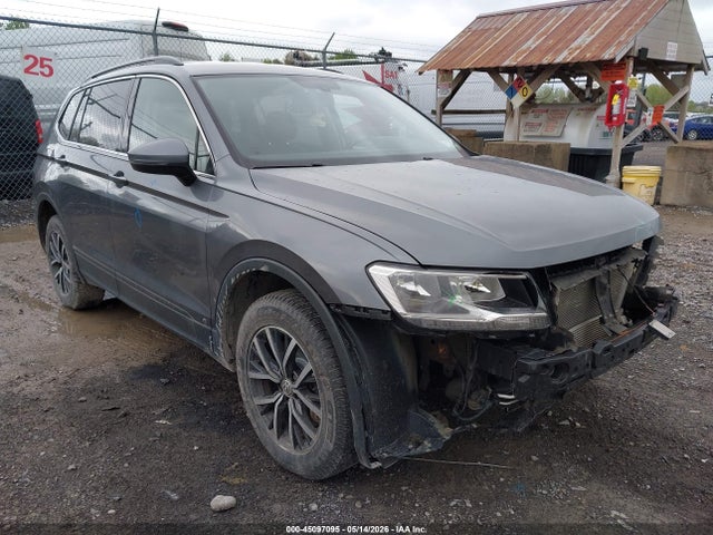 Salvage Volkswagen Tiguan Image