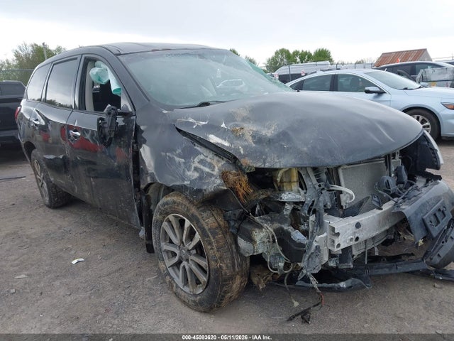 Salvage Nissan Pathfinder Image