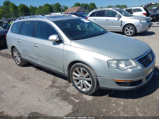 Salvage Volkswagen Passat Image
