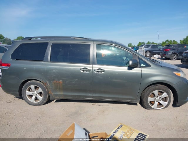 Toyota Sienna Le V6
