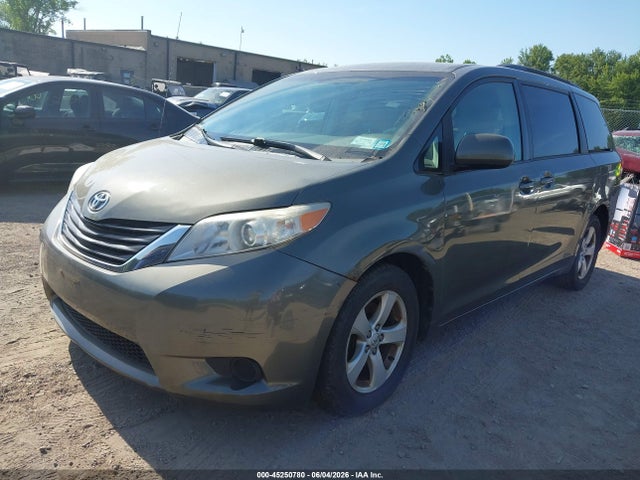 Toyota Sienna Le V6
