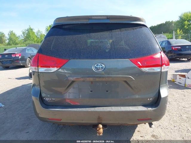 Toyota Sienna Le V6