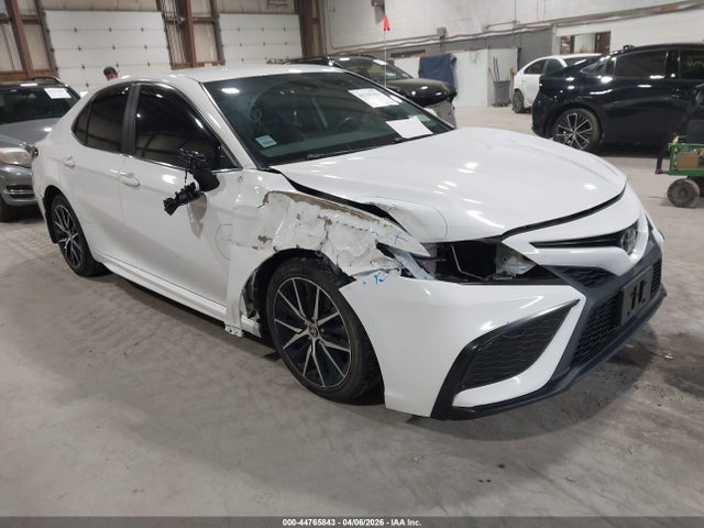 Salvage Toyota Camry Image