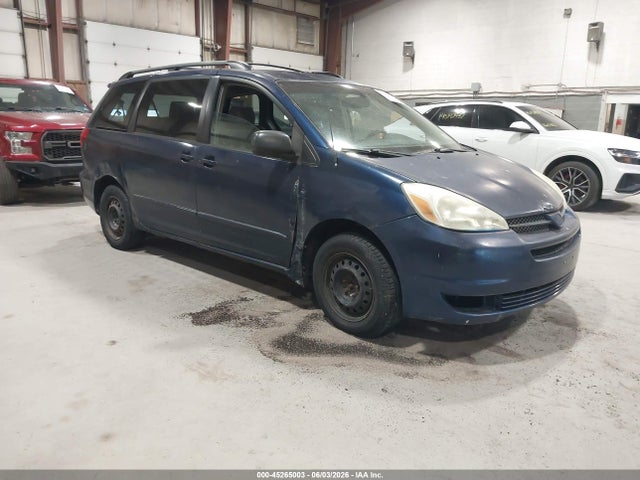 Salvage Toyota Sienna Image