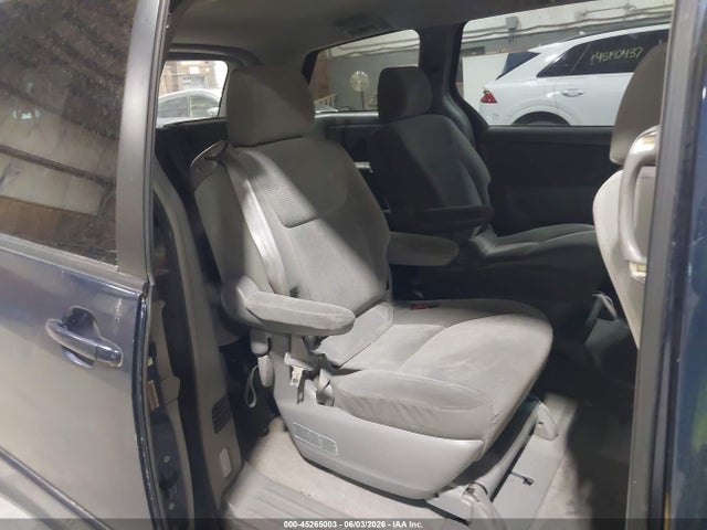 Toyota Sienna Le