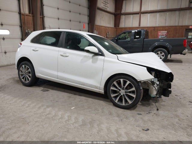 Salvage Hyundai ELANTRA Image