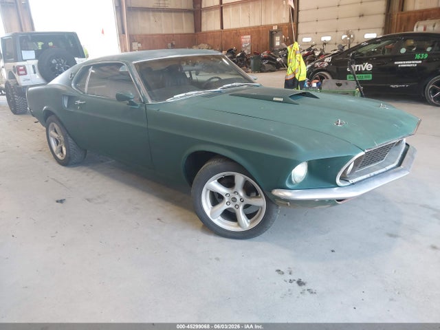 Salvage Ford Mustang Image