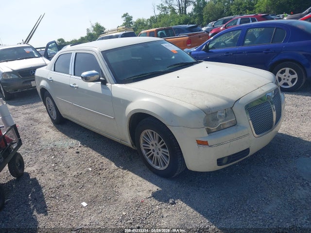 Salvage Chrysler 300 Image