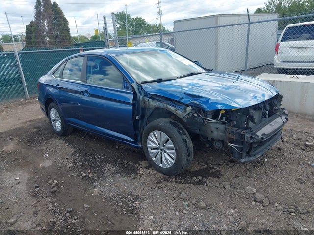 Salvage Volkswagen Jetta Image