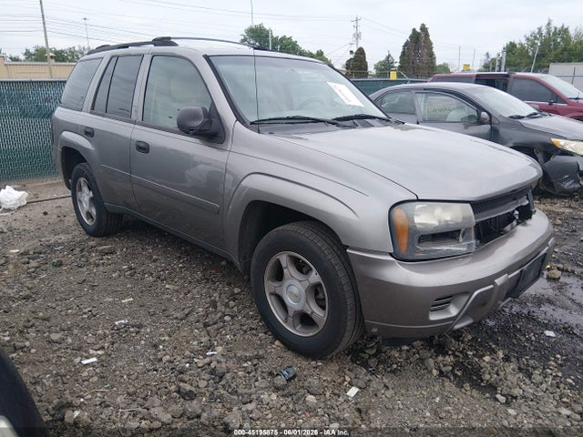 Salvage Chevrolet Trailblazer Image
