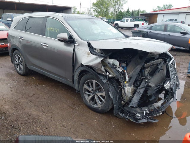Salvage Kia Sorento Image