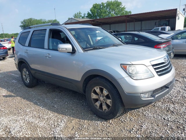 Salvage Kia Borrego Image