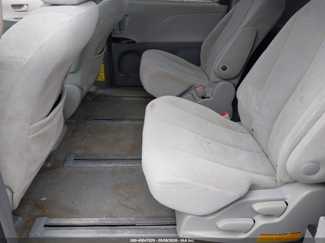 Toyota Sienna Le 7 Passenger