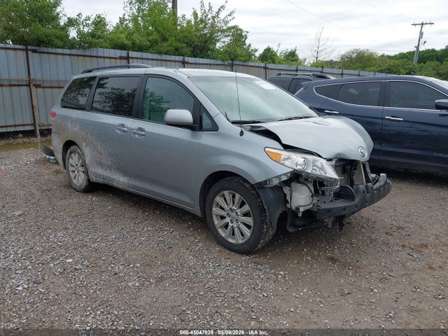 Salvage Toyota Sienna Image