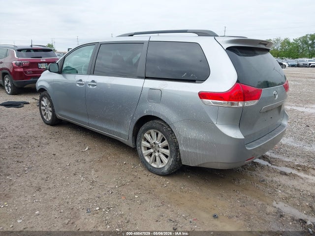 Toyota Sienna Le 7 Passenger