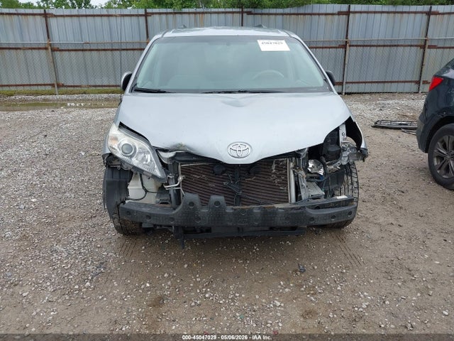 Toyota Sienna Le 7 Passenger