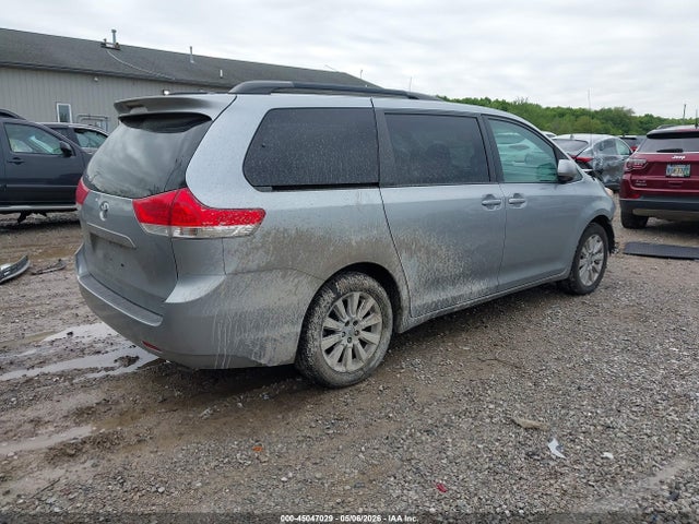 Toyota Sienna Le 7 Passenger