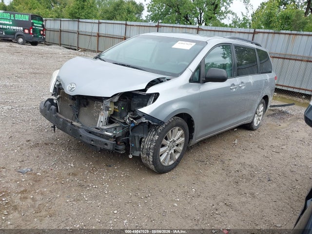 Toyota Sienna Le 7 Passenger