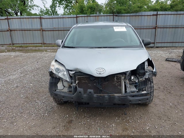 Toyota Sienna Le 7 Passenger
