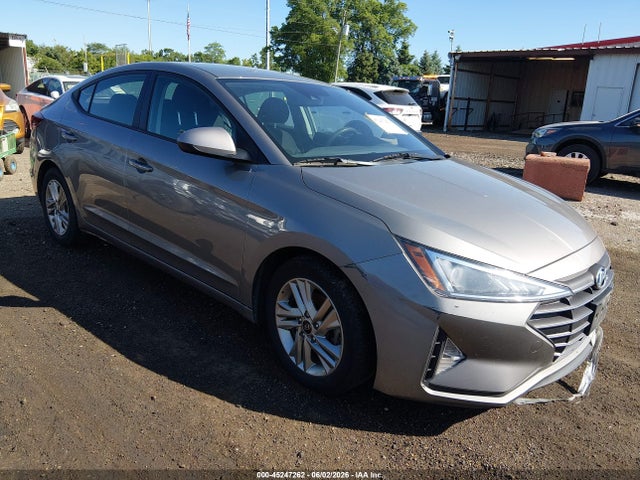 Salvage Hyundai ELANTRA Image