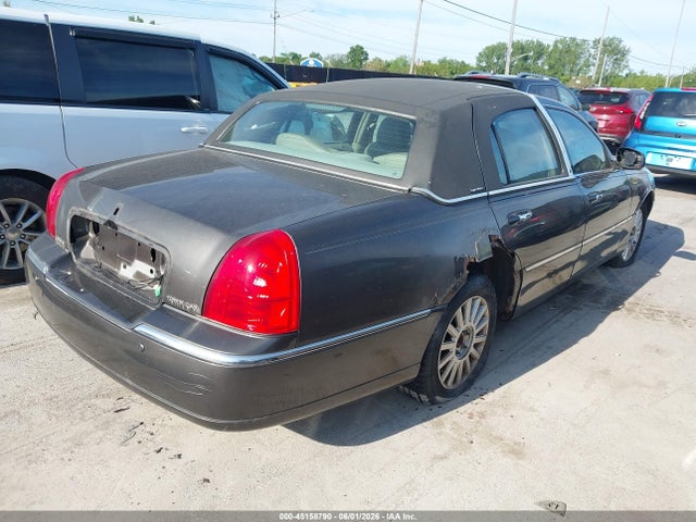 Lincoln Towncar Signature