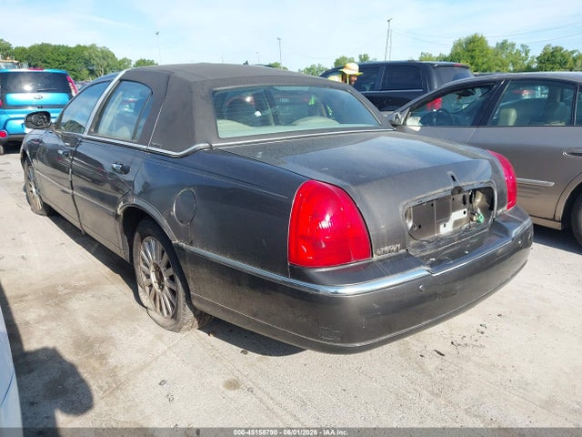 Lincoln Towncar Signature