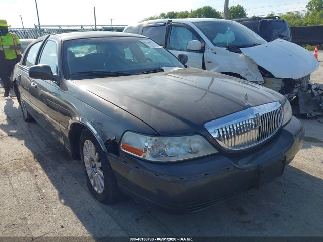 Salvage Lincoln Towncar Image