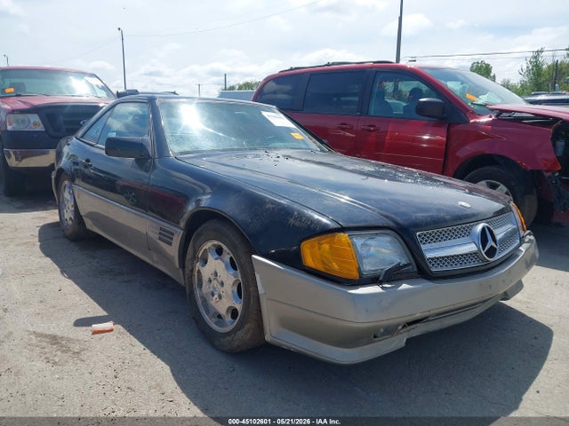 Salvage Mercedes-Benz 500 Image