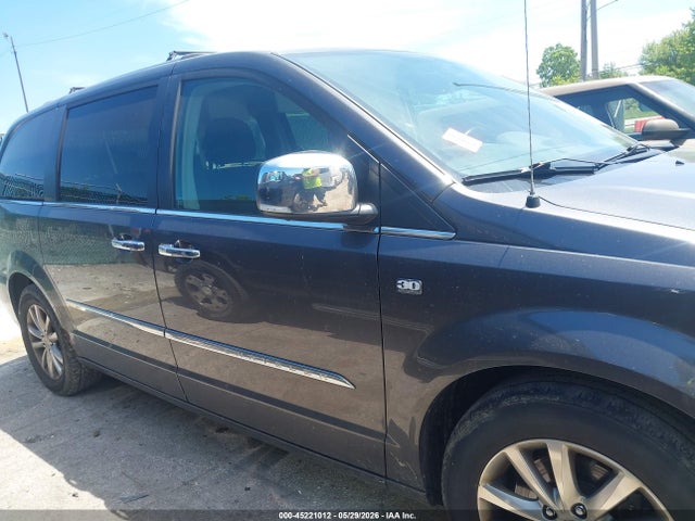 Chrysler Town & Country Touring-l 30th Anniversary