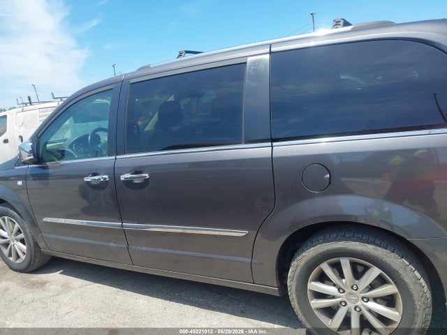 Chrysler Town & Country Touring-l 30th Anniversary