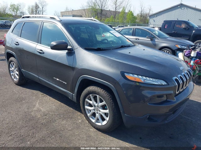 Salvage Jeep Cherokee Image