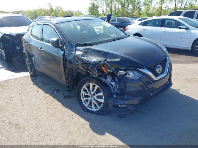 Salvage Nissan Rogue Image