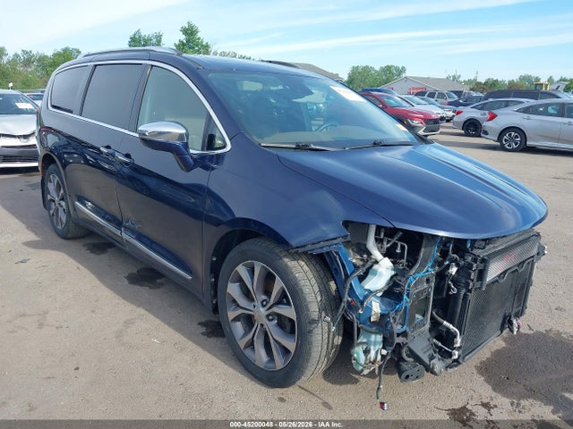 Salvage Chrysler Pacifica Image