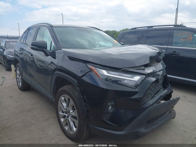 Salvage Toyota RAV4 Image