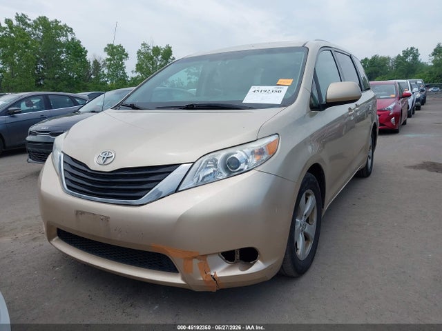 Toyota Sienna Le V6 8 Passenger