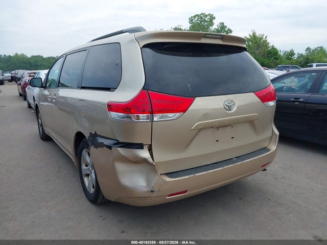 Toyota Sienna Le V6 8 Passenger
