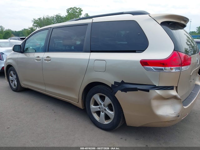 Toyota Sienna Le V6 8 Passenger