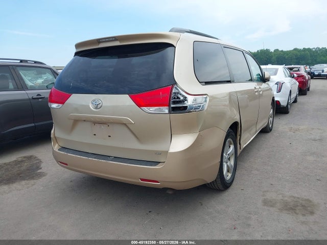 Toyota Sienna Le V6 8 Passenger