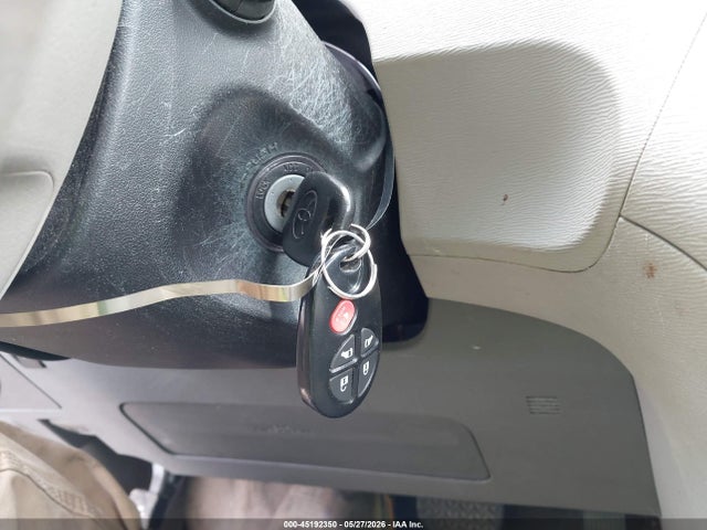 Toyota Sienna Le V6 8 Passenger
