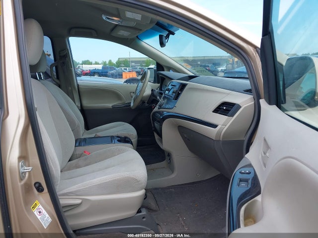 Toyota Sienna Le V6 8 Passenger