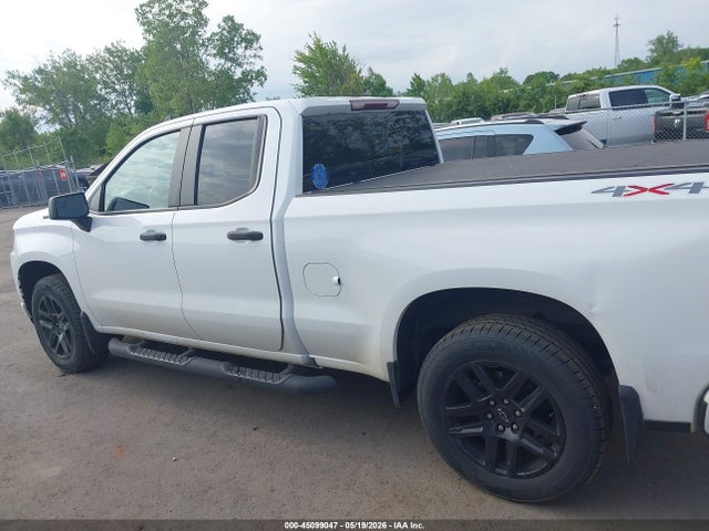 Chevrolet Silverado 1500 4wd  Standard Bed Custom