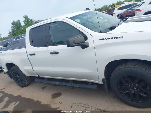Chevrolet Silverado 1500 4wd  Standard Bed Custom