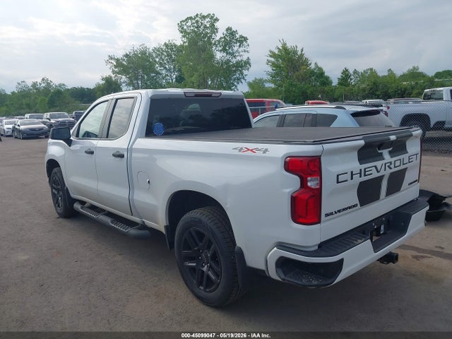 Chevrolet Silverado 1500 4wd  Standard Bed Custom