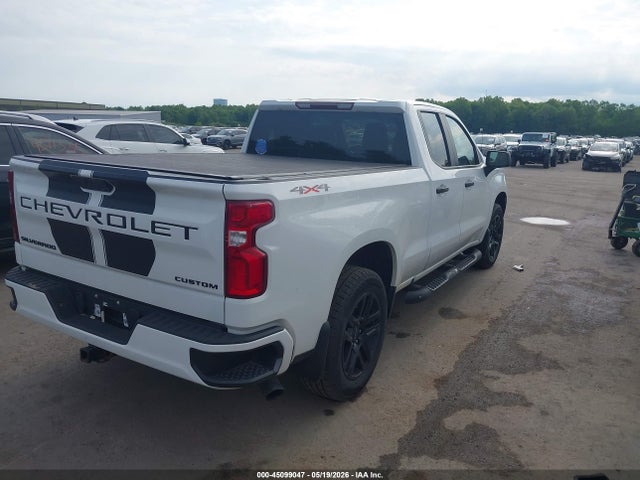 Chevrolet Silverado 1500 4wd  Standard Bed Custom